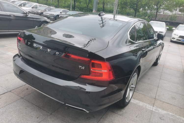 Used Volvo S90 2017 T4 Zhiyuan Edition Rear Right 45 Deg