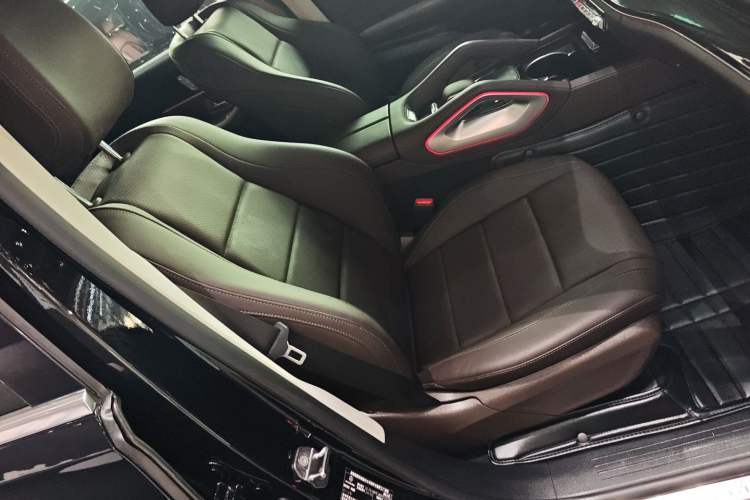 Used Mercedes-Benz GLE 2021 GLE 350 4MATIC Stylish Model Right Front Seat