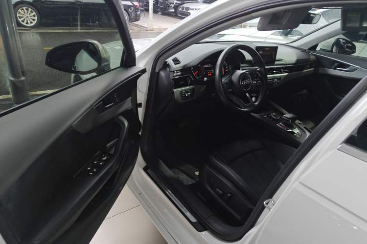 Used Audi A4L 2018 30th Anniversary Edition 30 TFSI Ambition Model
