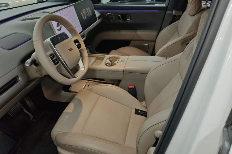 Used Li Auto Li Auto i6 2025 Model Four-Wheel-Drive Standard Type
