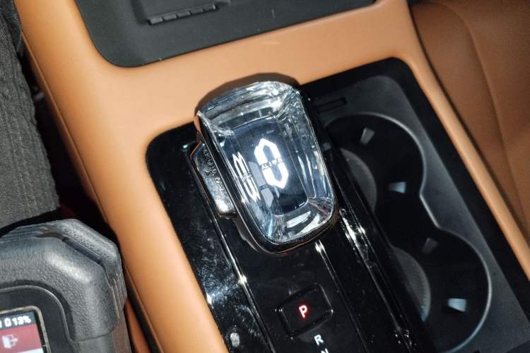 Used Hima AITO M7 2024 1.5T Intelligent Driving 4WD Ultra Version 6 Seats Gear Lever