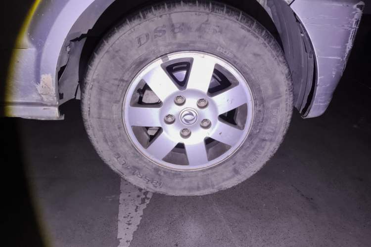 Used Dongfeng Xiaokang C37 2015 1.5L Luxury Version II DK15-06 Right Front Wheel Hub