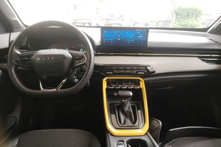 Used Baojun RS-3 2022 SOODA 1.5L CVT Pioneer Edition Center Console