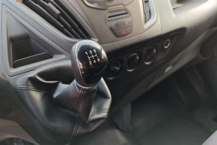 Used Ford Transit 2020 2.0T Diesel Multi-Function Commercial Vehicle Mid-Chassis Low-Roof Design with Dual Rear Doors Meeting China VI Emission Standards