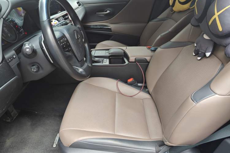 Used Lexus ES 2021 300h Deluxe Edition