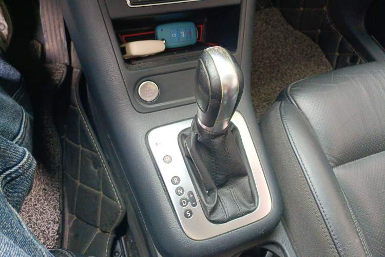 Used Volkswagen Tiguan 2015 1.8TSI Automatic All-Wheel-Drive Luxury Model Gear Lever