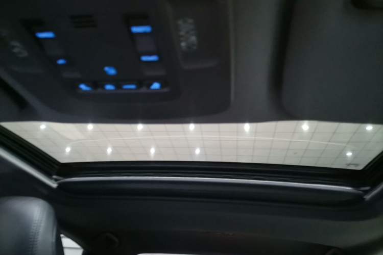 Used Toyota Avalon 2019 2.5L Ambition Version China VI Standard Headliner