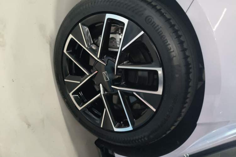 Used Avatr 06 2025 Pro Range-Extended Edition Right Rear Wheel Hub