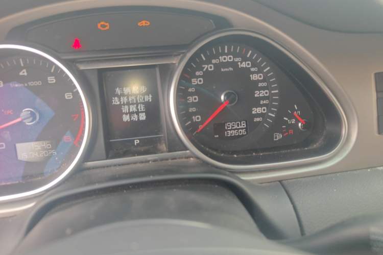 Used Audi Q7 2015 40 TFSI Collector's Edition Odometer Close Up