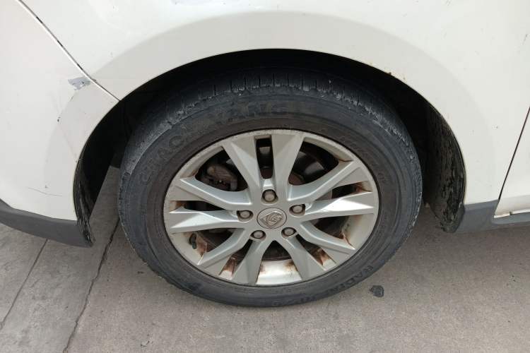 Used Baojun 730 2014 1.5L manual standard trim 7 seats Left Front Wheel Hub