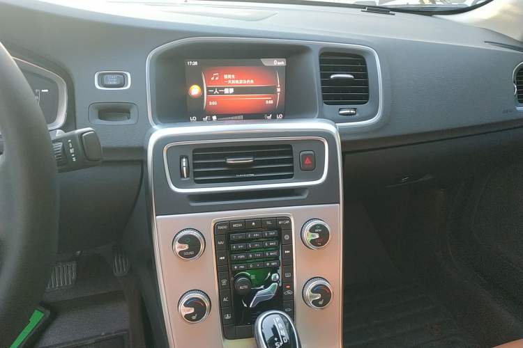 Used Volvo S60 2017 S60L T5 Intelligent Drive Edition Audio And AC Panel