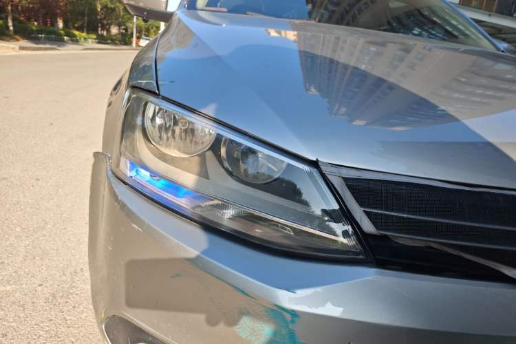 Used Volkswagen Sagitar 2014 1.6L Automatic Comfort Model Right Front Headlight