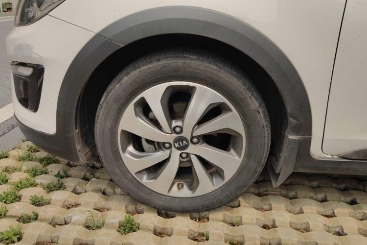 Used Kia KX Cross 2019 1.6L Automatic Dynamic Sunroof Version China VI Left Front Wheel Hub