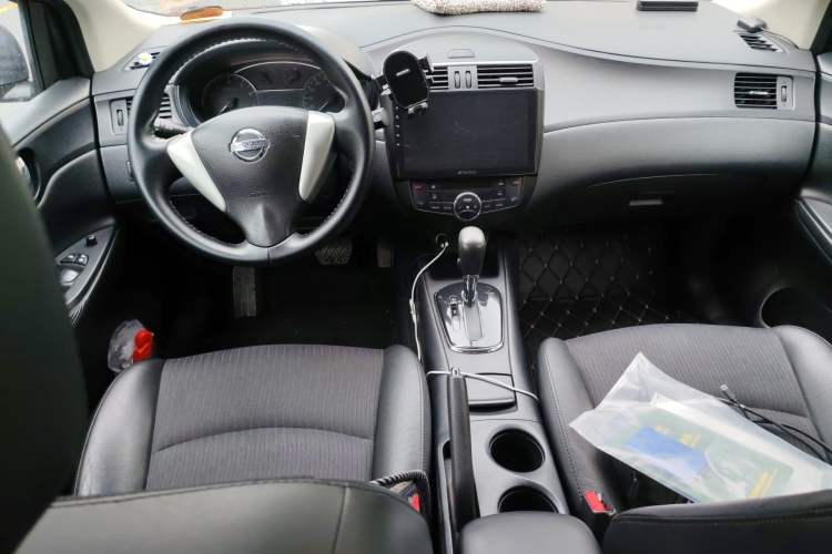 Used Nissan Tiida 2011 1.6L CVT Smart Version
