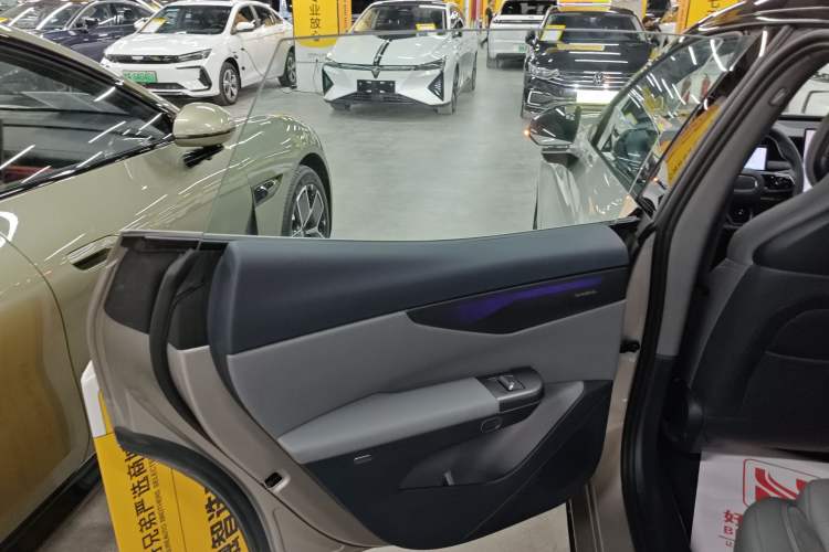 Used Lynk & Co 07 2024 EM-P 126 Long-Range Halo