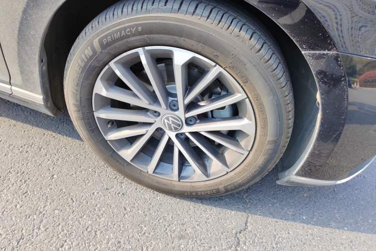 Used Volkswagen Magotan 2020 330TSI DSG Luxury Edition Right Front Wheel Hub