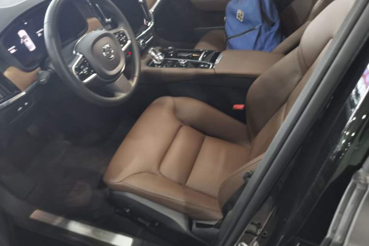 Used Volvo S90 New Energy 2023 T8 Plug-in Hybrid All-Wheel Drive Long-Range Zhiyi Luxury Edition
