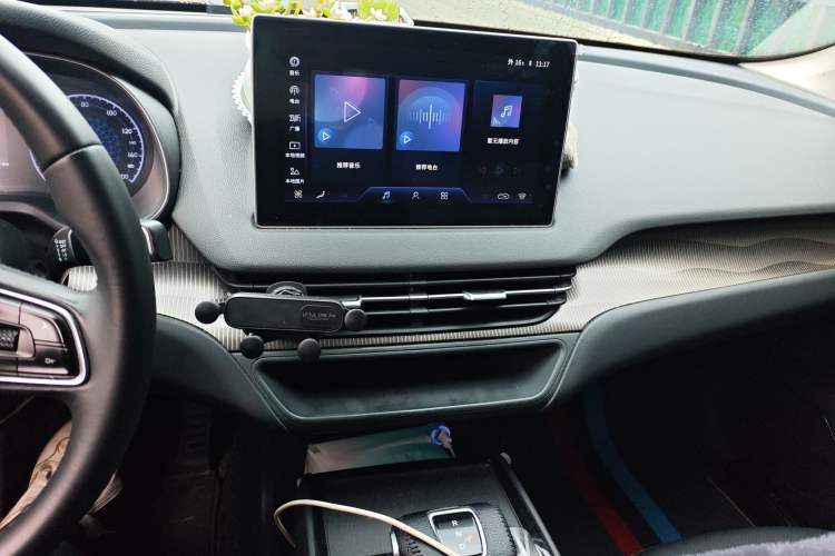 Used Hongqi E-QM5 2023 Base Travel Edition Audio And AC Panel