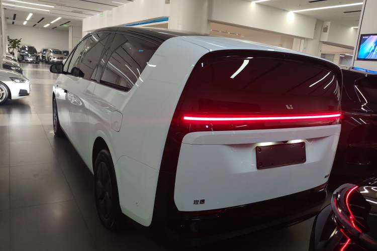 Used Li Auto MEGA 2025 Home Family Special Edition
