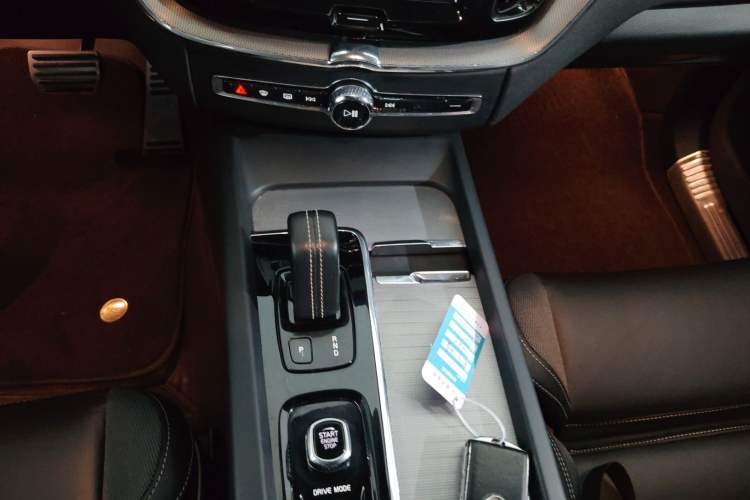 Used Volvo XC60 New Energy 2021 T8 E-Drive Hybrid Smart & Dynamic Edition