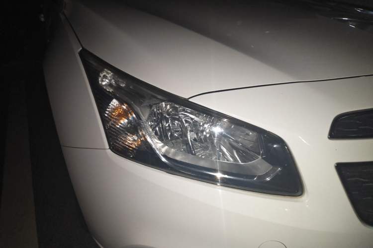 Used Chevrolet Cruze 2015 1.5L Classic SE MT Right Front Headlight