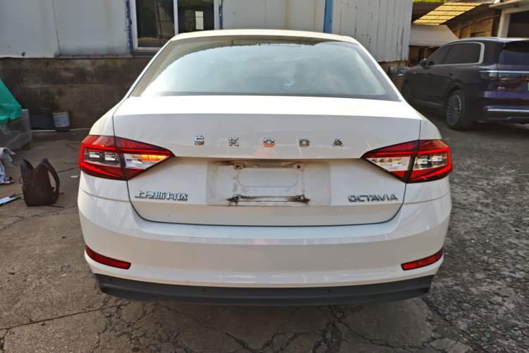 Used Skoda Octavia 2019 1.5L Automatic SmartDrive Comfort Edition China VI Standard Rear