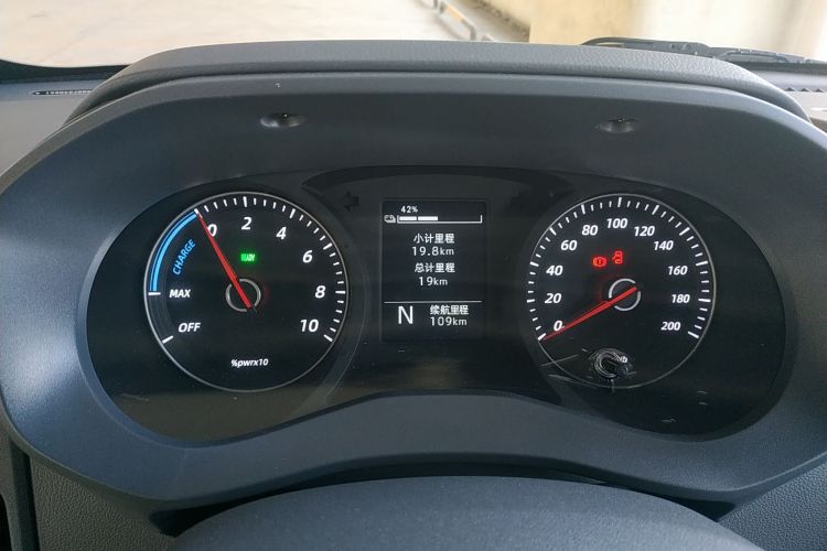 Used Wuling Yangguang 2024 300KM Comfort Version Passenger Van 75kW