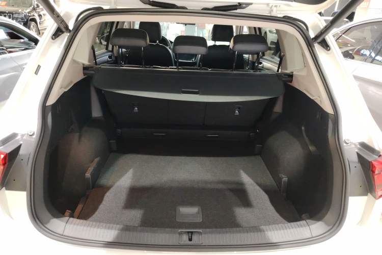 Used Volkswagen Tiguan L 2021 330TSI Automatic Two-Wheel Drive Smart Edition
