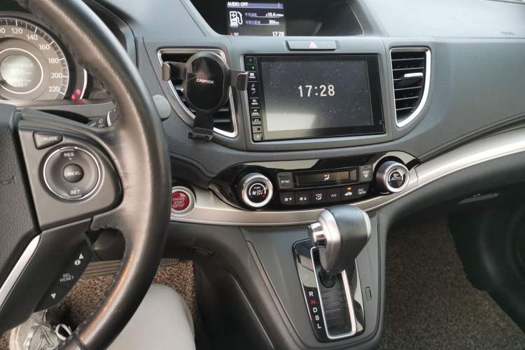 Used Honda CR-V 2015 2.4L four-wheel drive luxury version Audio And AC Panel