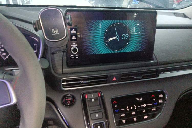 Used Honda Elysion 2024 2.0L eHEV Classic Edition Audio And AC Panel