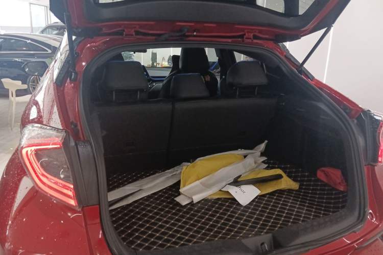 Used Toyota C-HR 2020 2.0L Luxury Edition Trunk