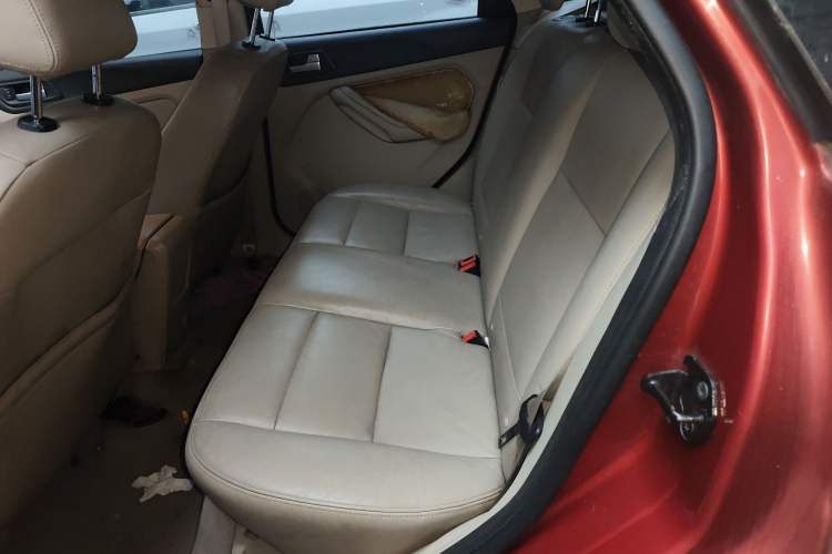 Used Ford Focus 2013 Hatchback Classic 1.8L Automatic Fashion Edition
