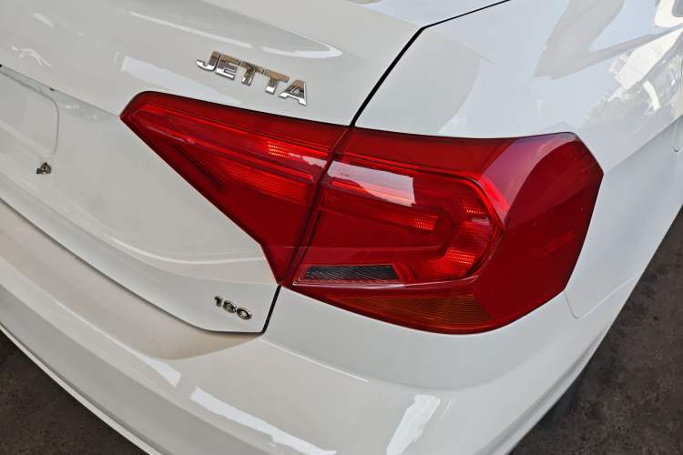 Used Volkswagen Jetta 2017 1.5L Manual Fashion Edition Right Rear Taillight