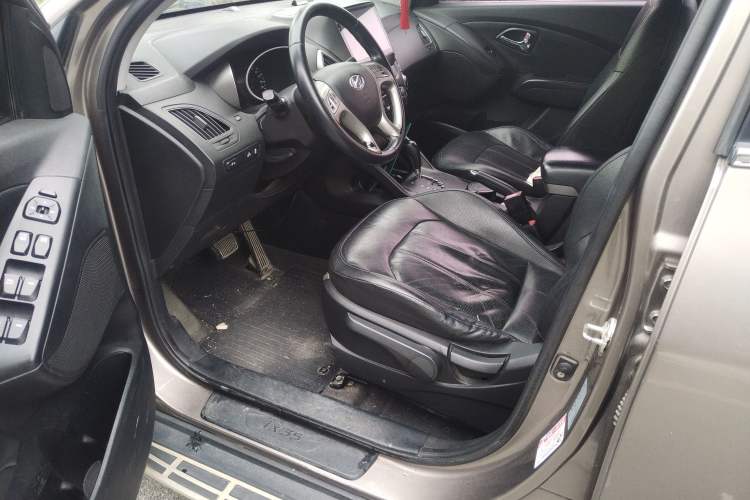 Used Hyundai ix35 2013 2.0L Automatic Two-Wheel Drive Smart GLS China IV Standard Driver Seat