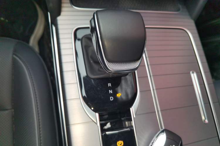 Used Hongqi HS7 PHEV 2024 2.0T PHEV Four-Wheel Drive Flagship Edition 6 Seats