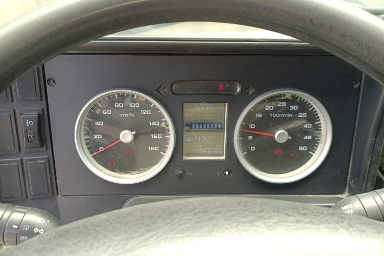 Used Iveco Daily 2017 2.5T A35 Passenger Van 5-7 Seats Model 47Z5 Instrument Cluster