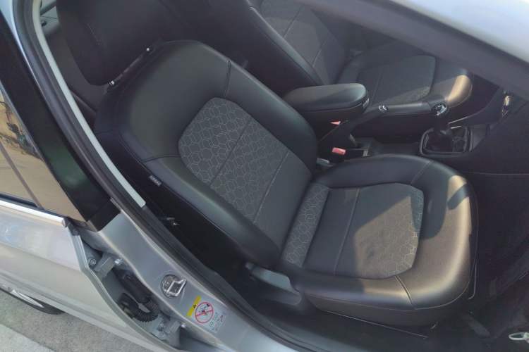 Used Volkswagen Santana 2015 1.6L Manual Comfort Edition Right Front Seat