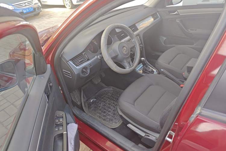 Used Volkswagen Bora 2013 1.6L Automatic Fashion Model