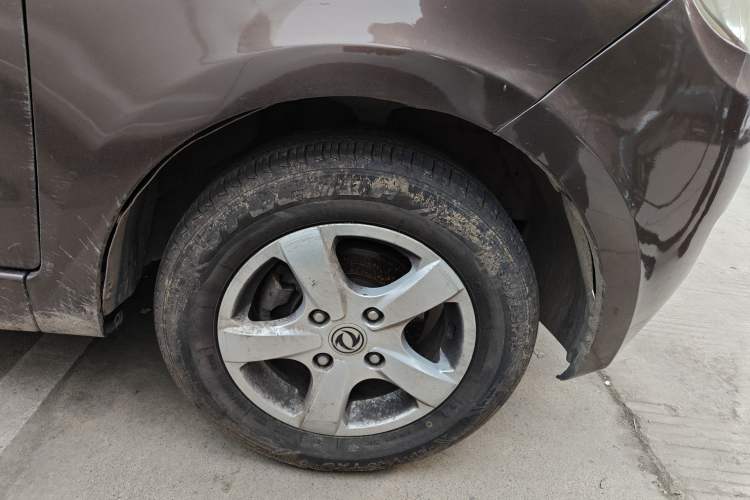 Used Dongfeng Fengon 330 2014 1.5L Manual Utility Version DK15 Right Front Wheel Hub