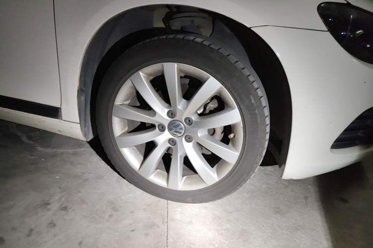 Used Volkswagen Scirocco 2013 1.4TSI GTS Right Front Wheel Hub