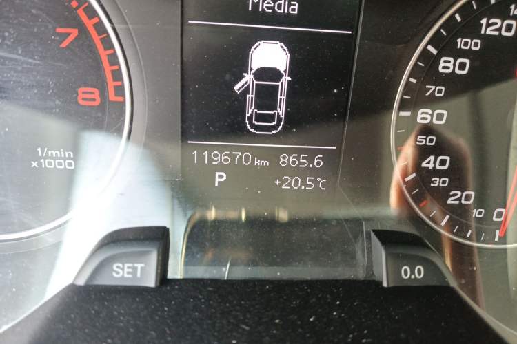 Used Audi A4L 2013 35 TFSI Automatic Standard Model Odometer Close Up