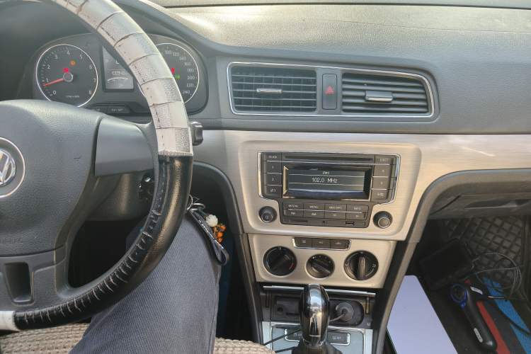 Used Volkswagen Lavida 2013 Restyled Classic 1.6L Automatic Comfort Edition Audio And AC Panel