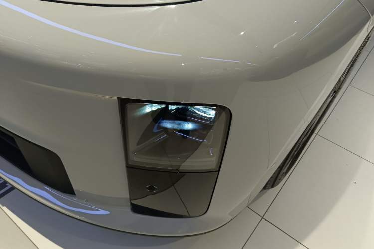 Used Li Auto i6 2025 Model Two-Wheel-Drive Standard Type Left Front Headlight