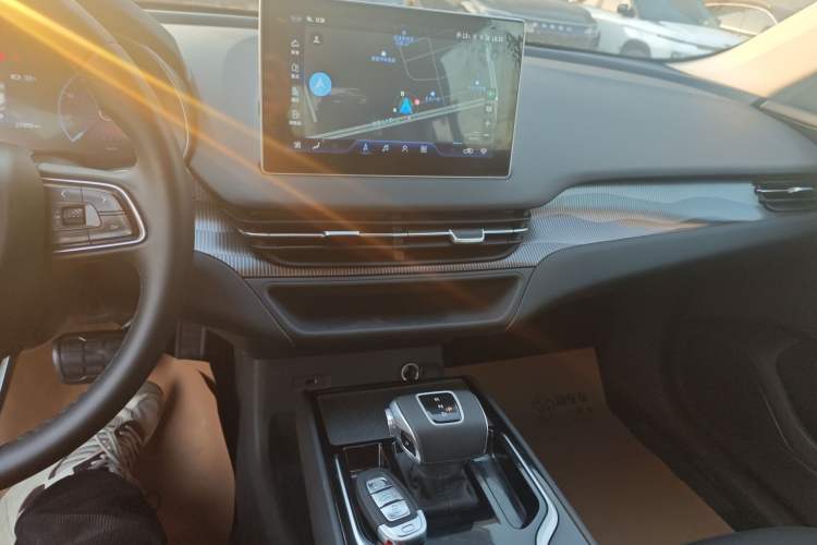 Used Hongqi E-QM5 2022 431 km Charge & Enjoy Edition