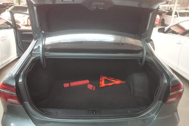 Used Roewe i6 2018 20T Automatic Internet Smart Edition Trunk