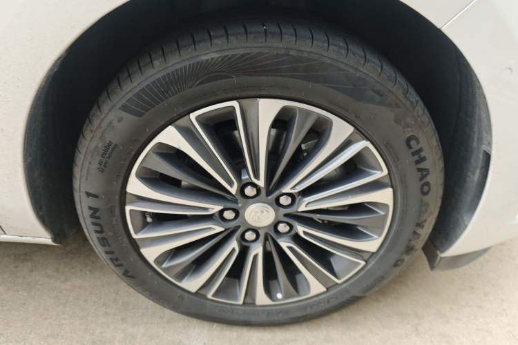 Used Buick GL8 2020 ES Land Cruiser 653T Flagship Model Right Front Wheel Hub