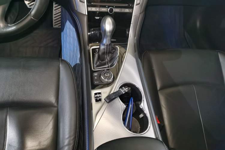 Used Infiniti Q50L 2015 2.0T Enjoyment Edition Gear Lever