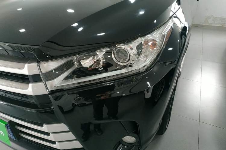 Used Toyota Highlander 2018 2.0T Four-Wheel Drive Luxury Version 7 Seats China VI Standard
