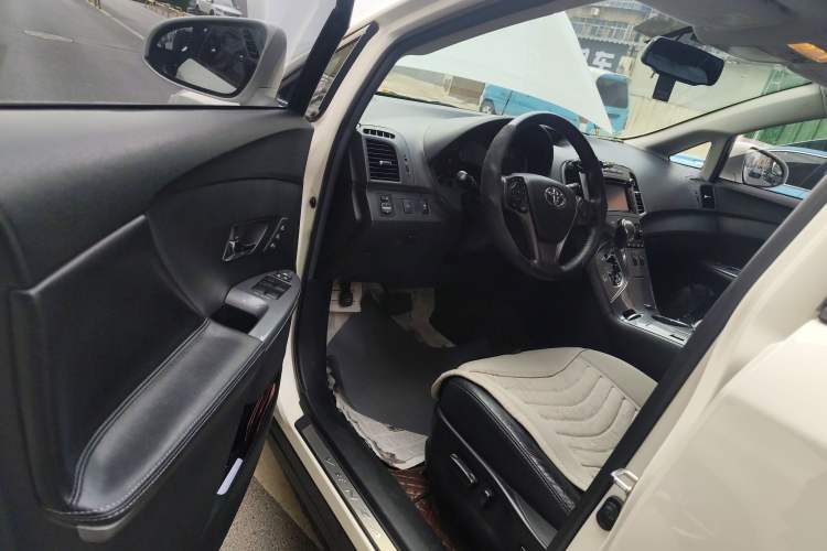 Used Toyota Venza 2013 2.7L 4x4 Luxury Edition Driver Seat