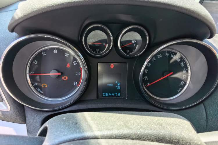 Used Buick Encore 2014 1.4T Manual Two-Wheel Drive Urban Advanced Model Instrument Cluster